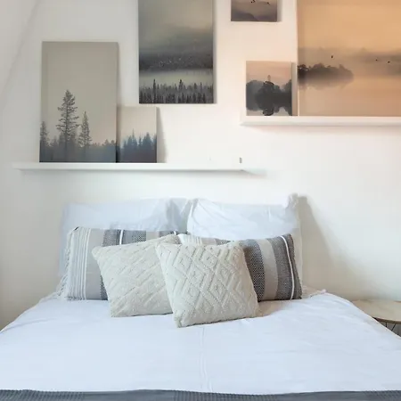 Travel Homes - The Trifel, 2min Walk Little Venice Apartment *