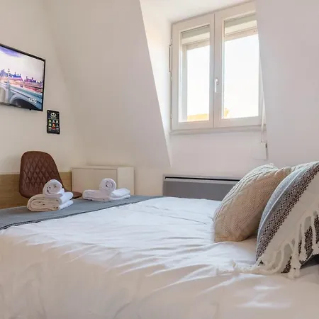 Travel Homes - The Trifel, 2min Walk Little Venice Apartment *